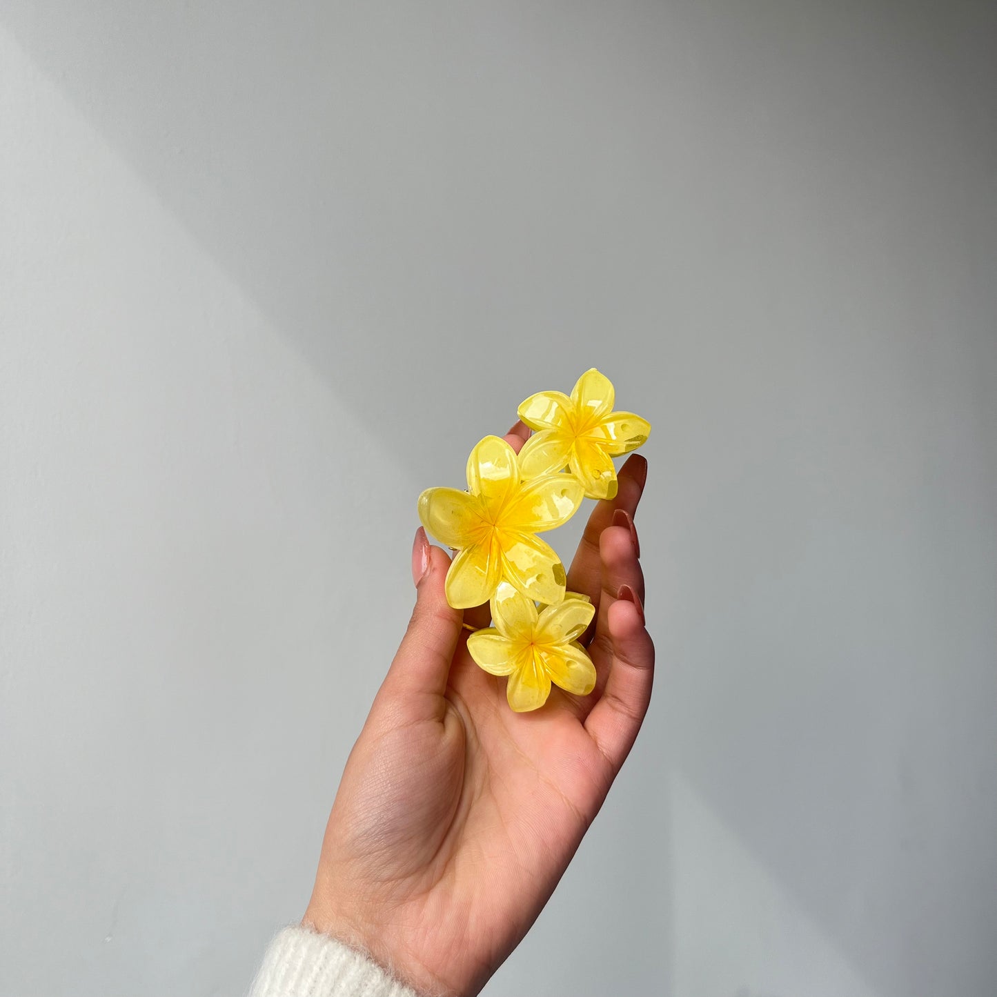 Triple Flower Gloss Hair Claw - Vibrant and Glossy Floral Design