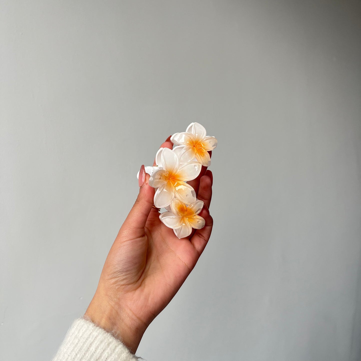 Triple Flower Gloss Hair Claw - Vibrant and Glossy Floral Design