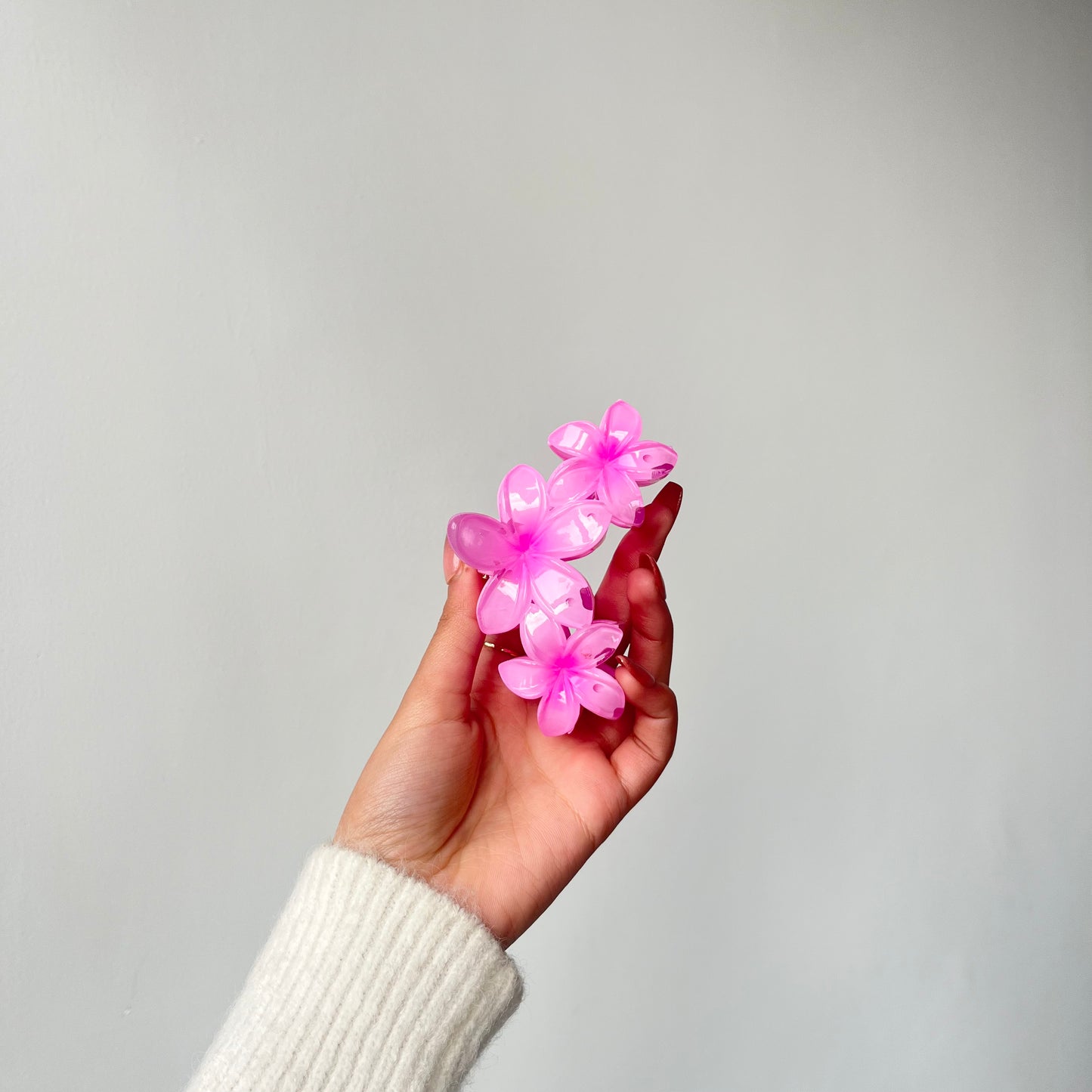 Triple Flower Gloss Hair Claw - Vibrant and Glossy Floral Design