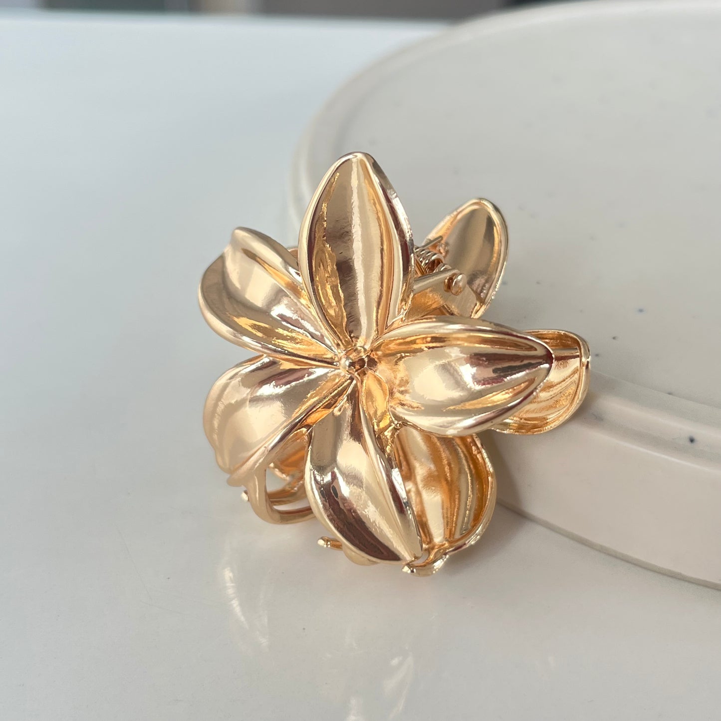 Metal Flower Hair Claw - Luxe Gold Finish, Elegant 5-Petal Design