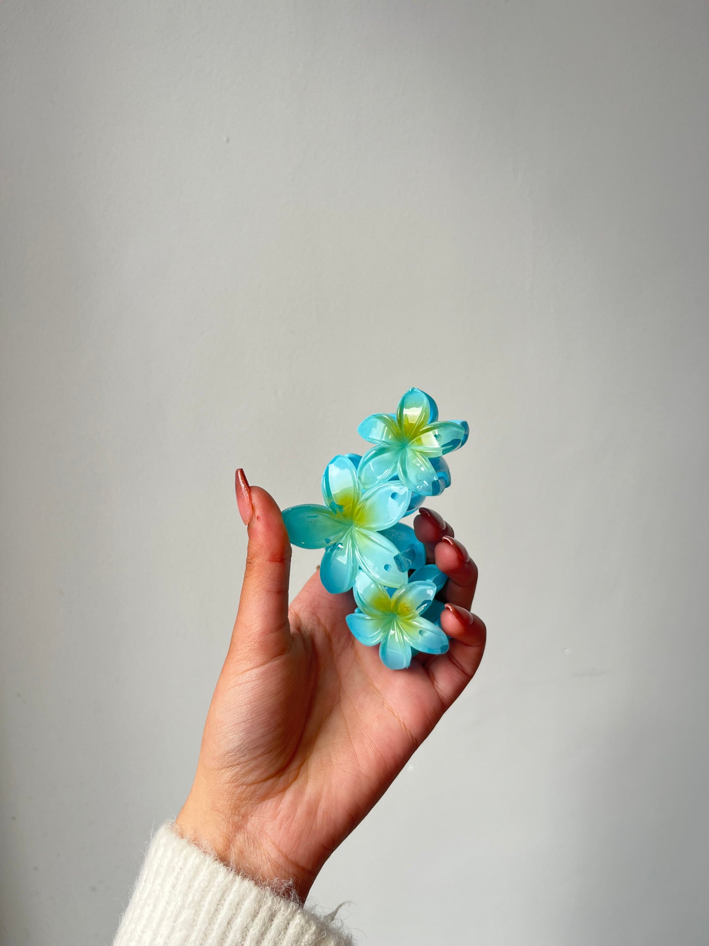 Triple Flower Gloss Hair Claw - Vibrant and Glossy Floral Design