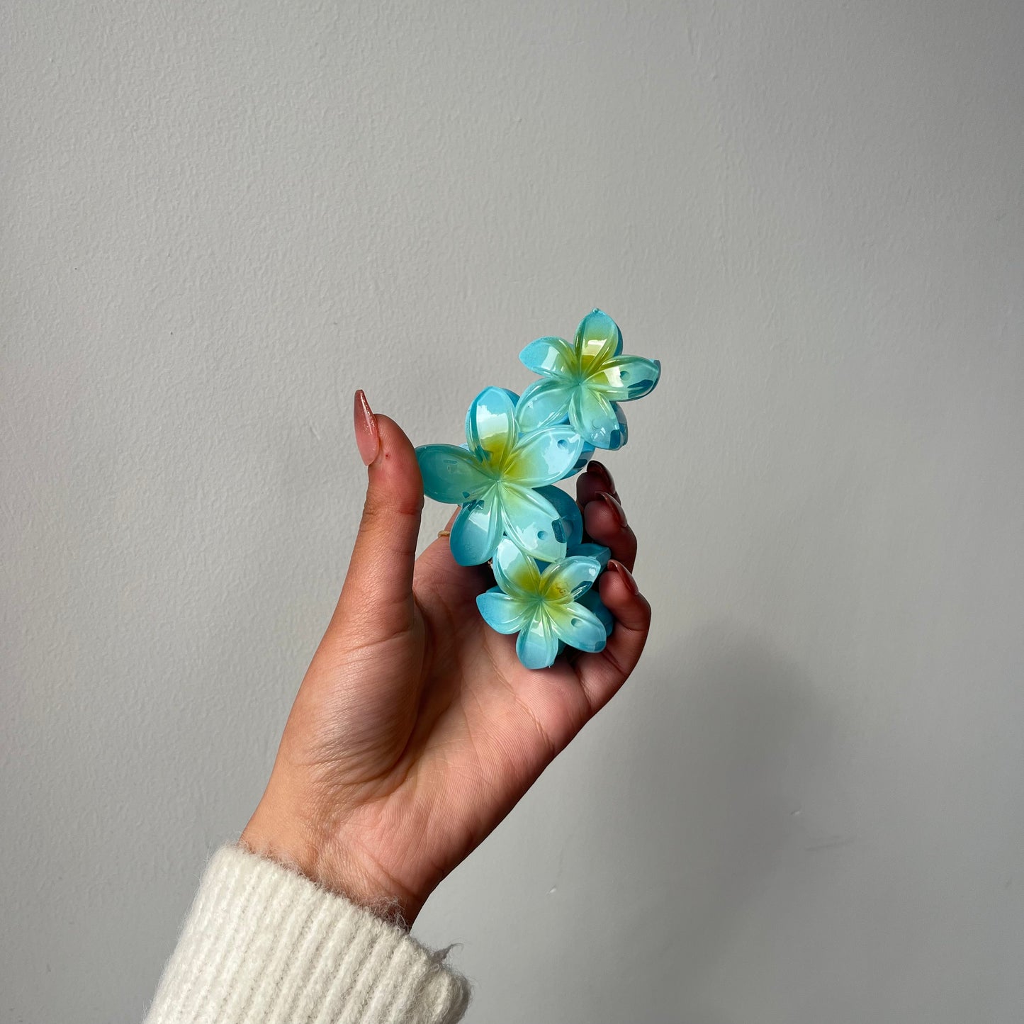 Triple Flower Gloss Hair Claw - Vibrant and Glossy Floral Design