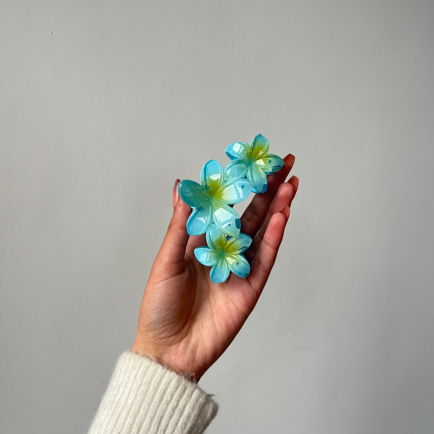 Triple Flower Gloss Hair Claw - Vibrant and Glossy Floral Design