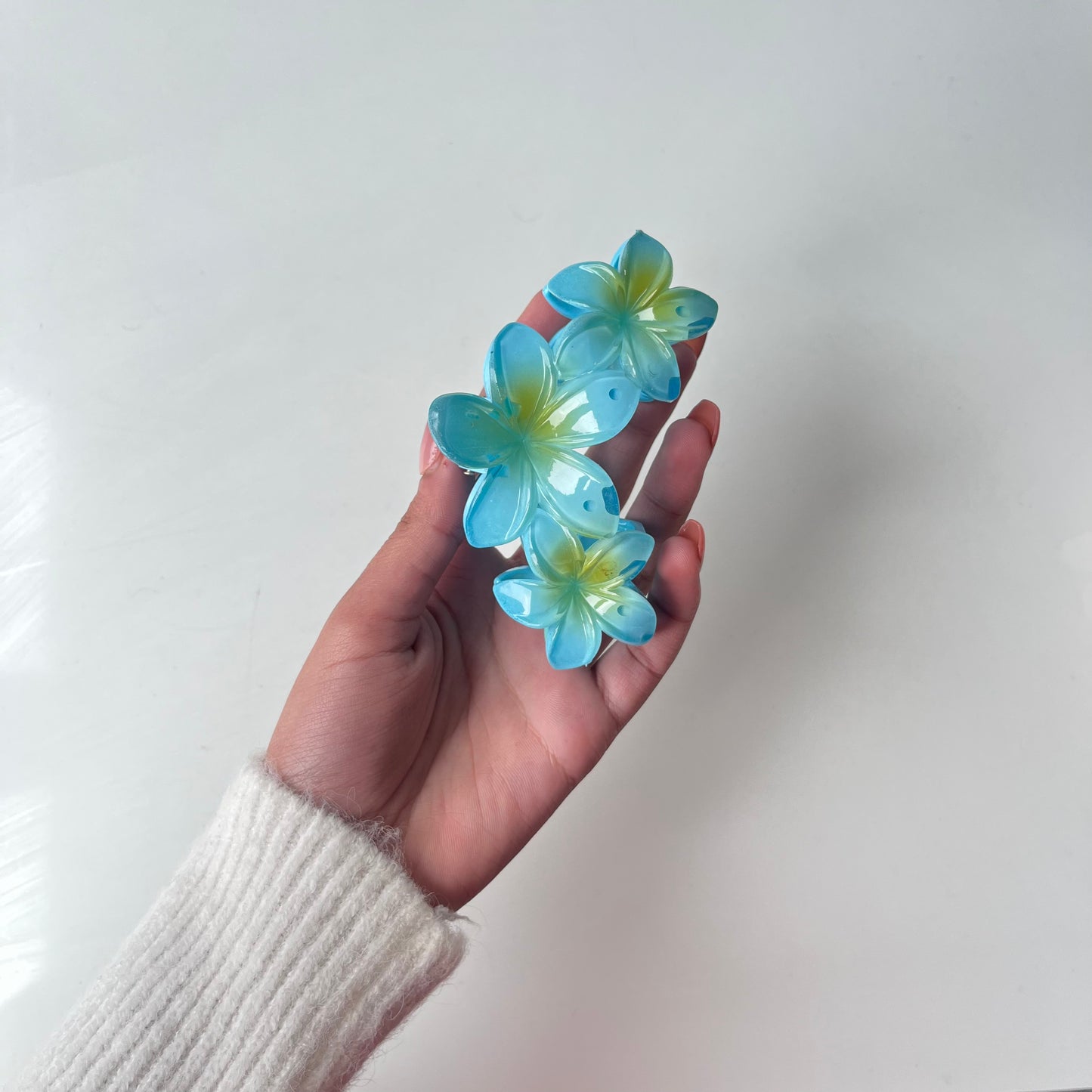 Triple Flower Gloss Hair Claw - Vibrant and Glossy Floral Design