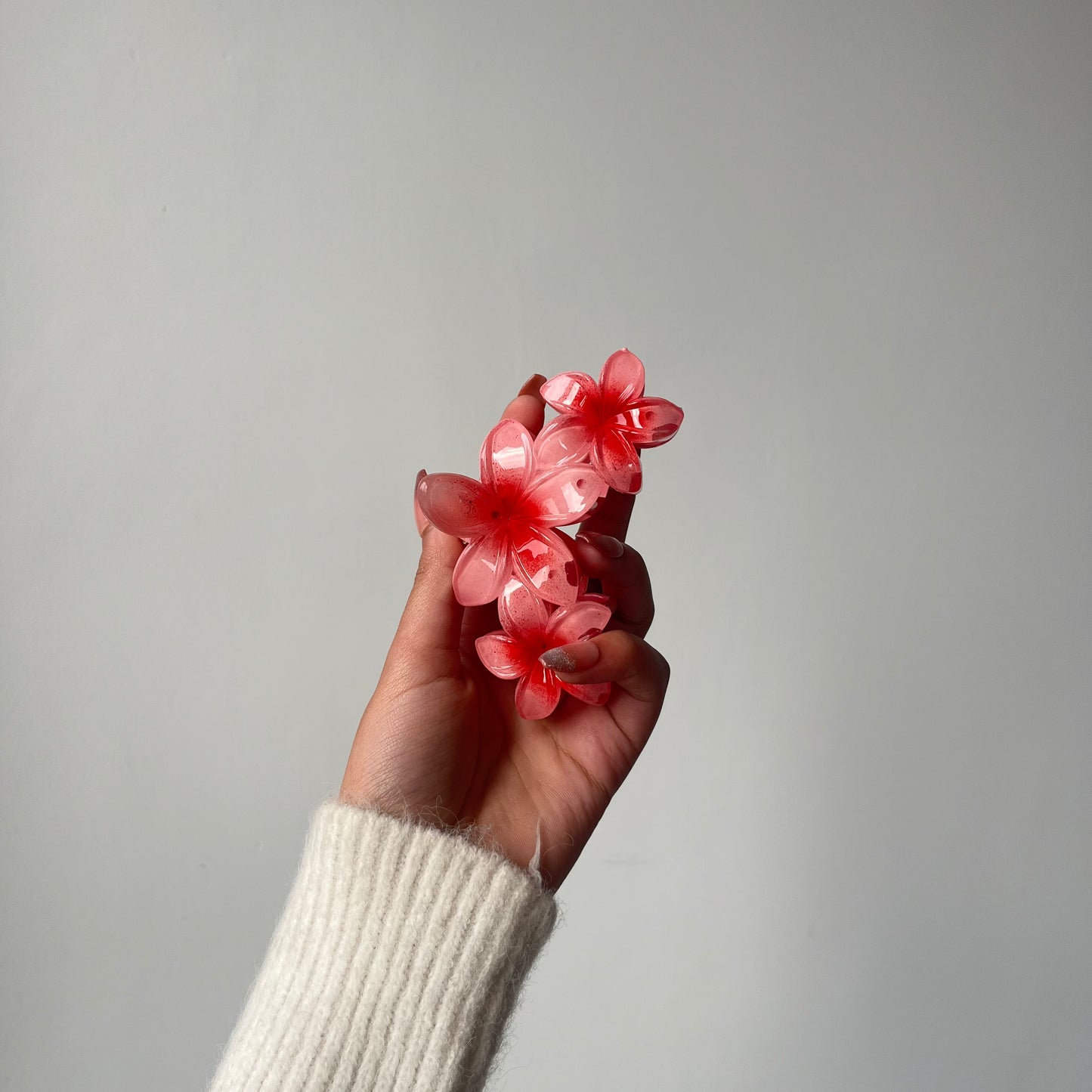 Triple Flower Gloss Hair Claw - Vibrant and Glossy Floral Design