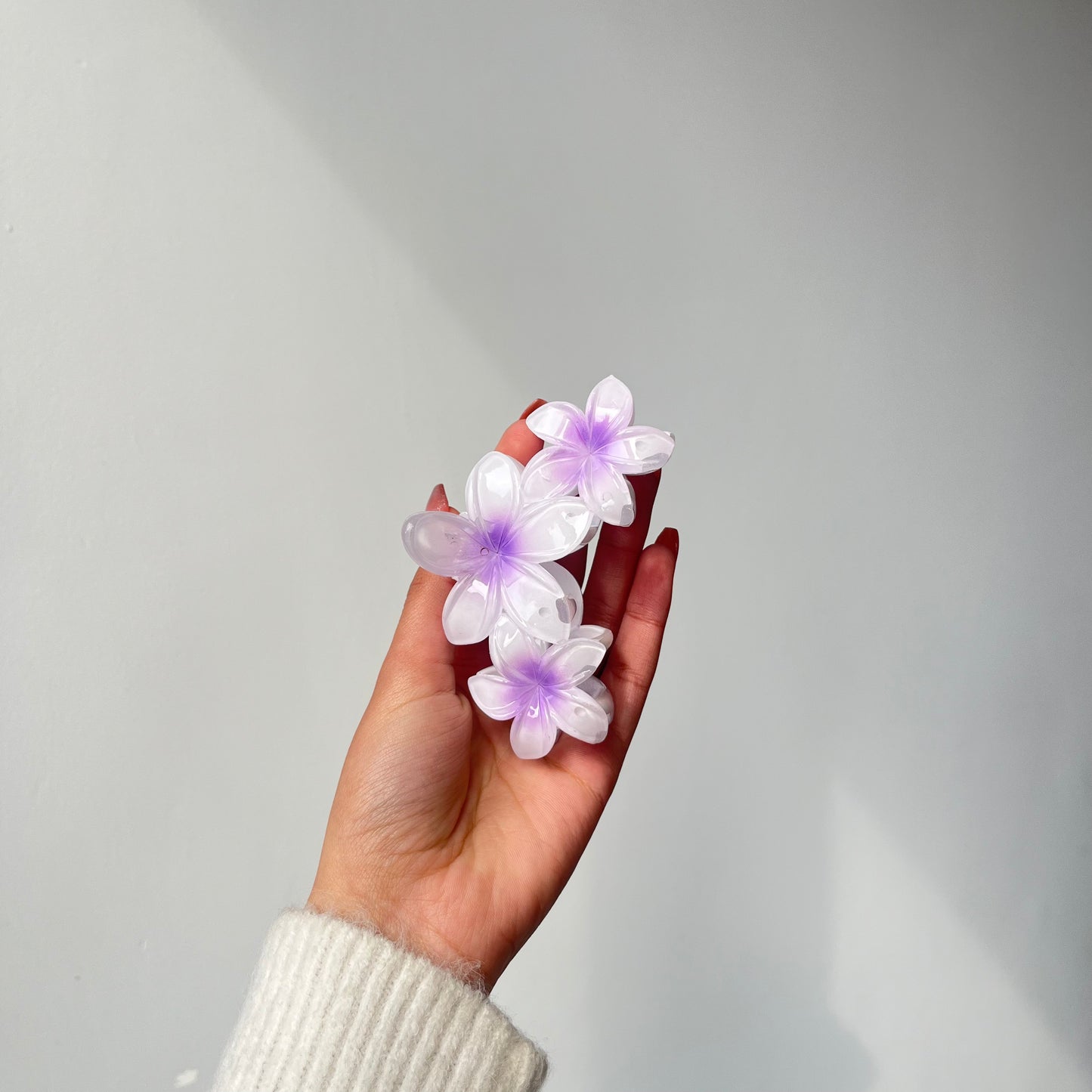 Triple Flower Gloss Hair Claw - Vibrant and Glossy Floral Design