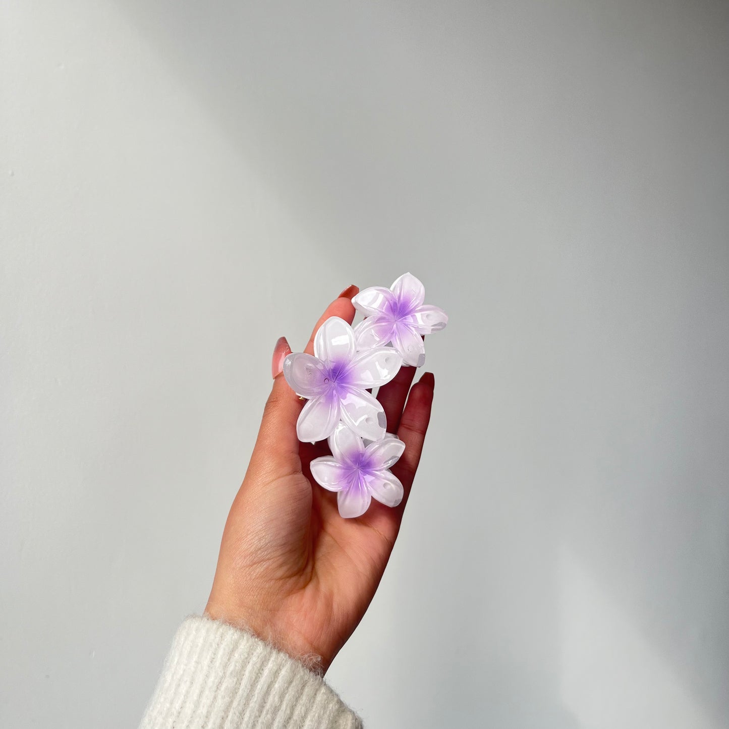 Triple Flower Gloss Hair Claw - Vibrant and Glossy Floral Design