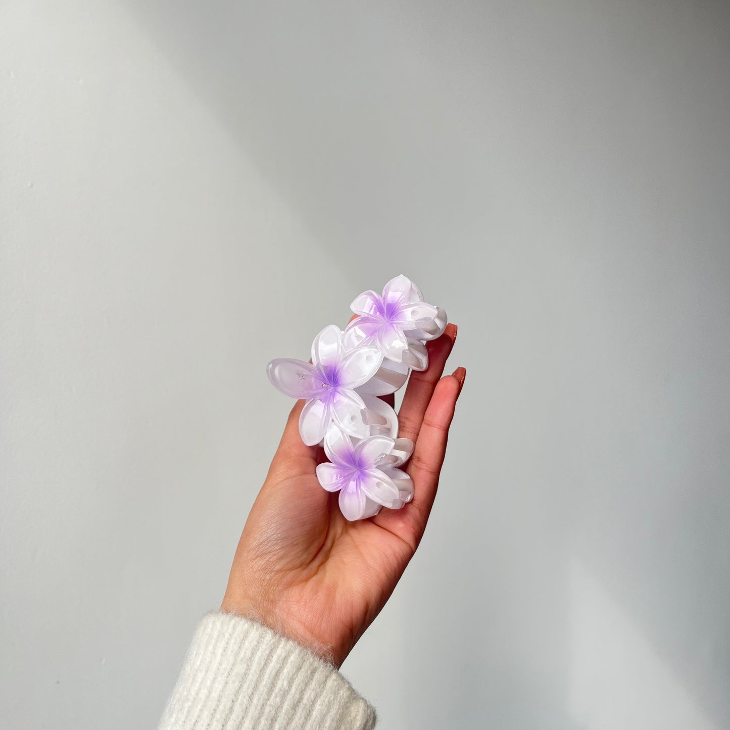 Triple Flower Gloss Hair Claw - Vibrant and Glossy Floral Design