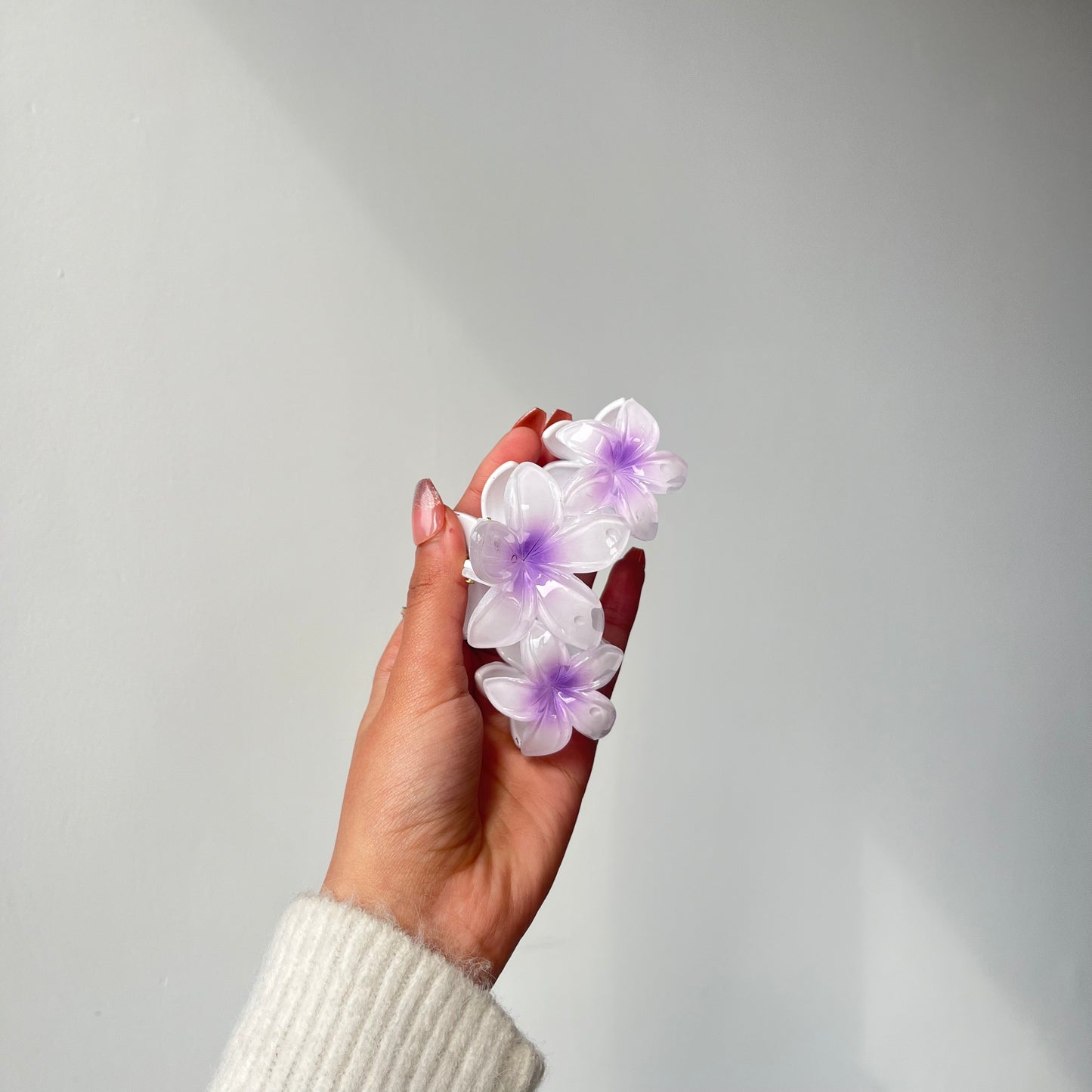 Triple Flower Gloss Hair Claw - Vibrant and Glossy Floral Design