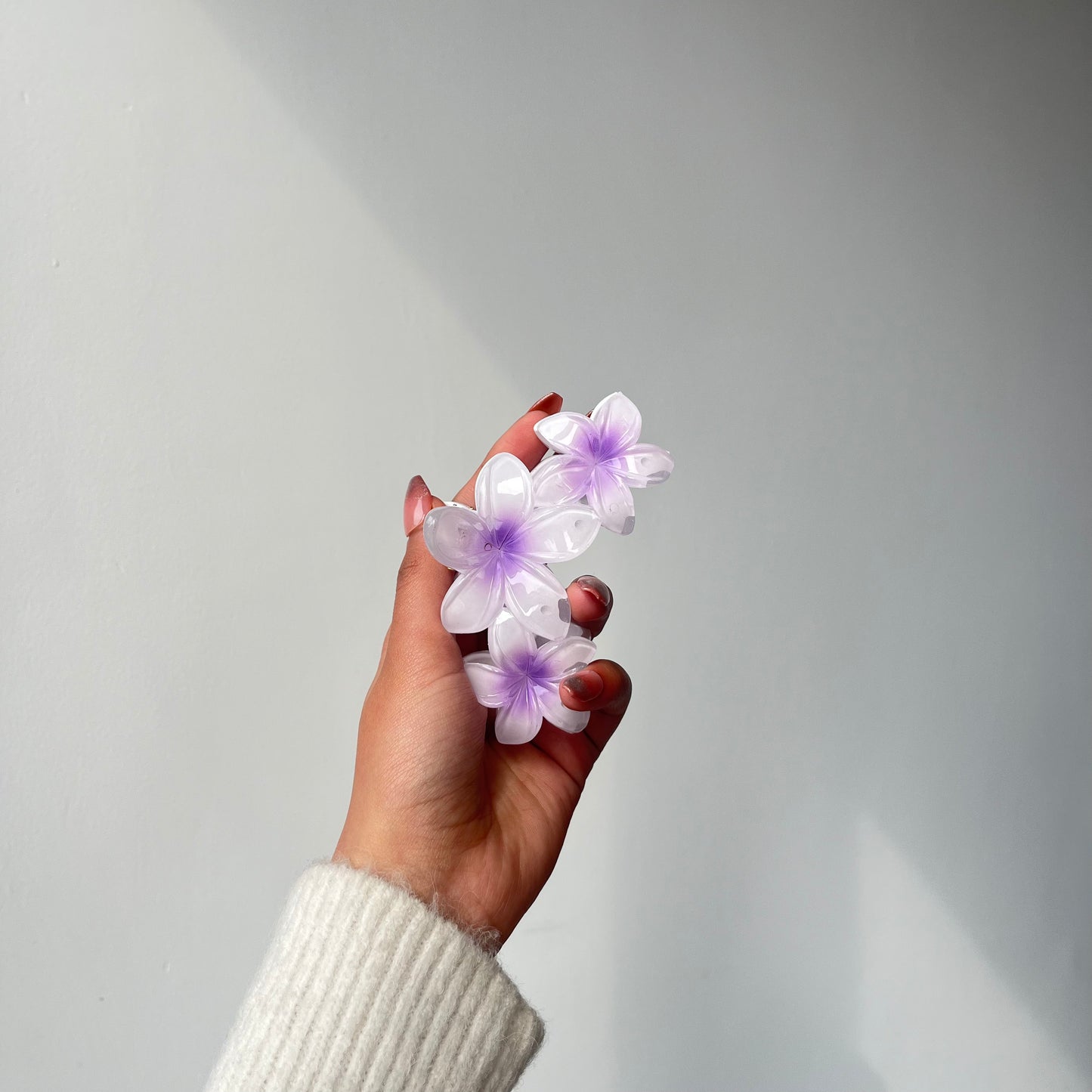 Triple Flower Gloss Hair Claw - Vibrant and Glossy Floral Design