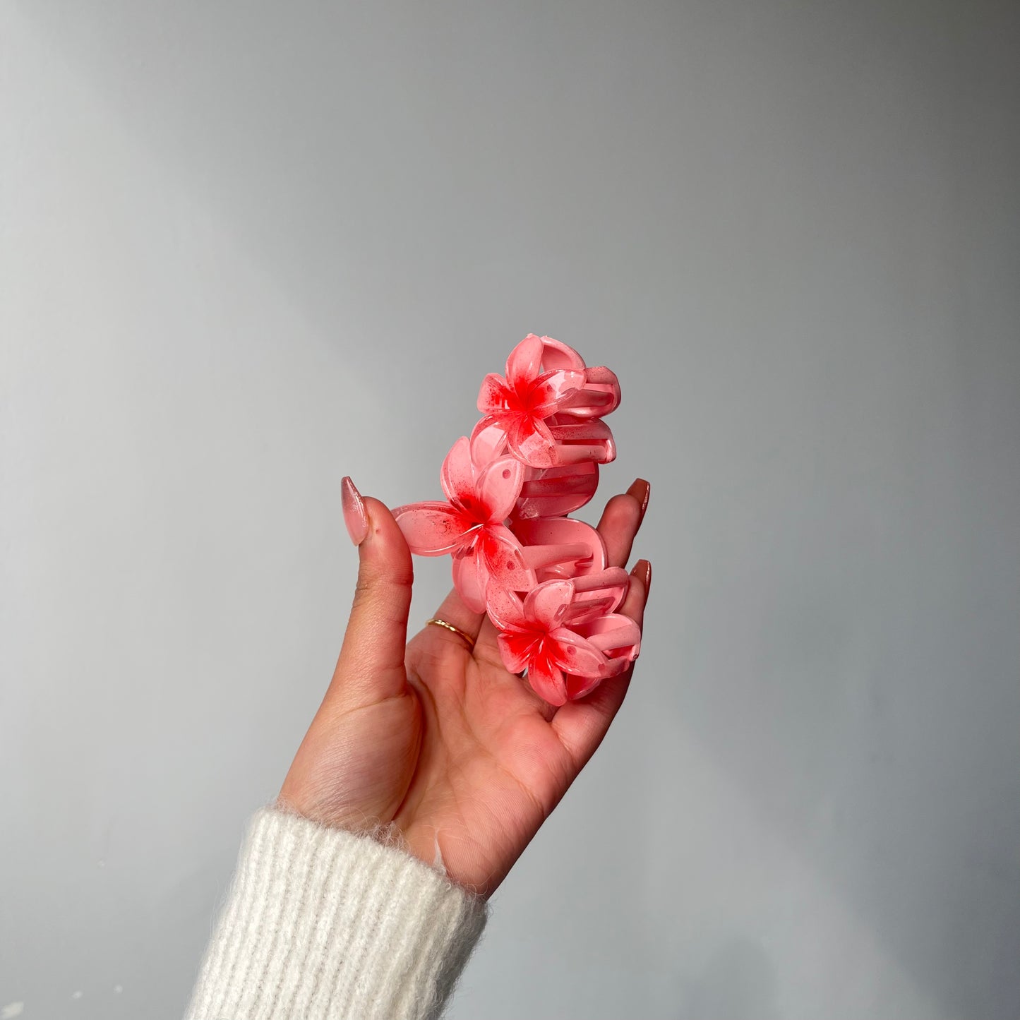 Triple Flower Gloss Hair Claw - Vibrant and Glossy Floral Design