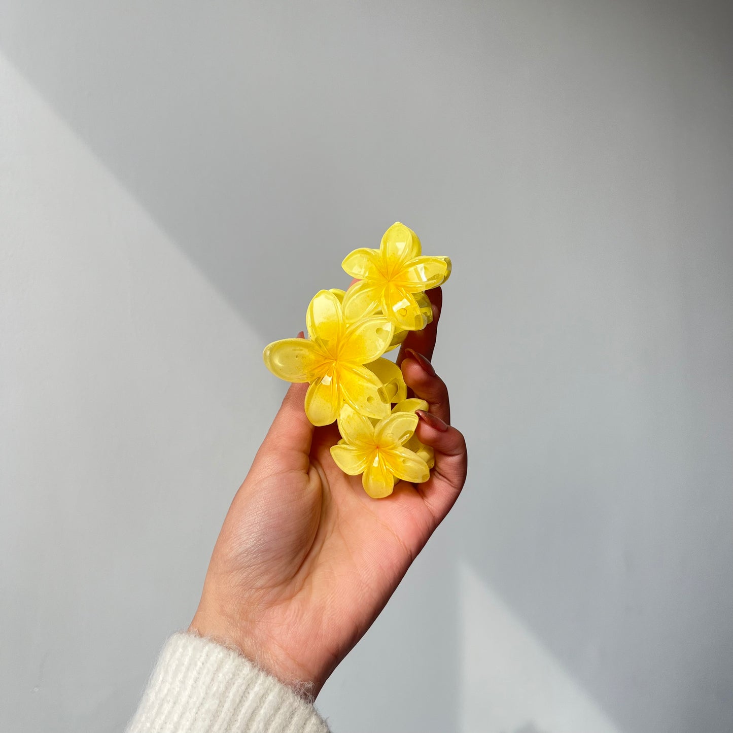 Triple Flower Gloss Hair Claw - Vibrant and Glossy Floral Design