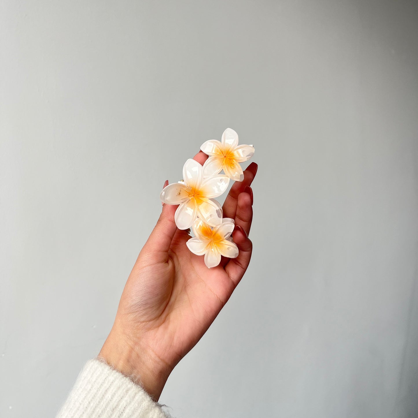 Triple Flower Gloss Hair Claw - Vibrant and Glossy Floral Design