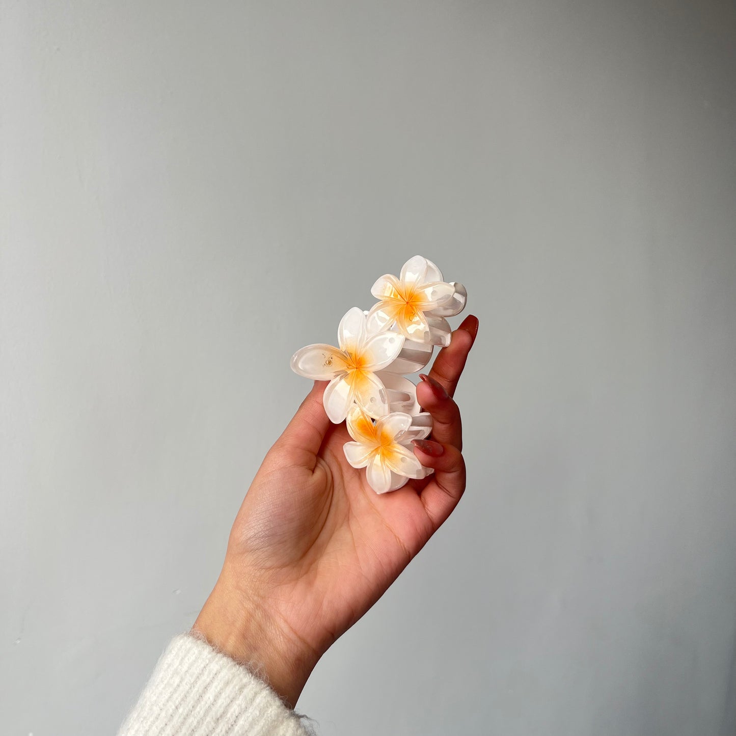 Triple Flower Gloss Hair Claw - Vibrant and Glossy Floral Design