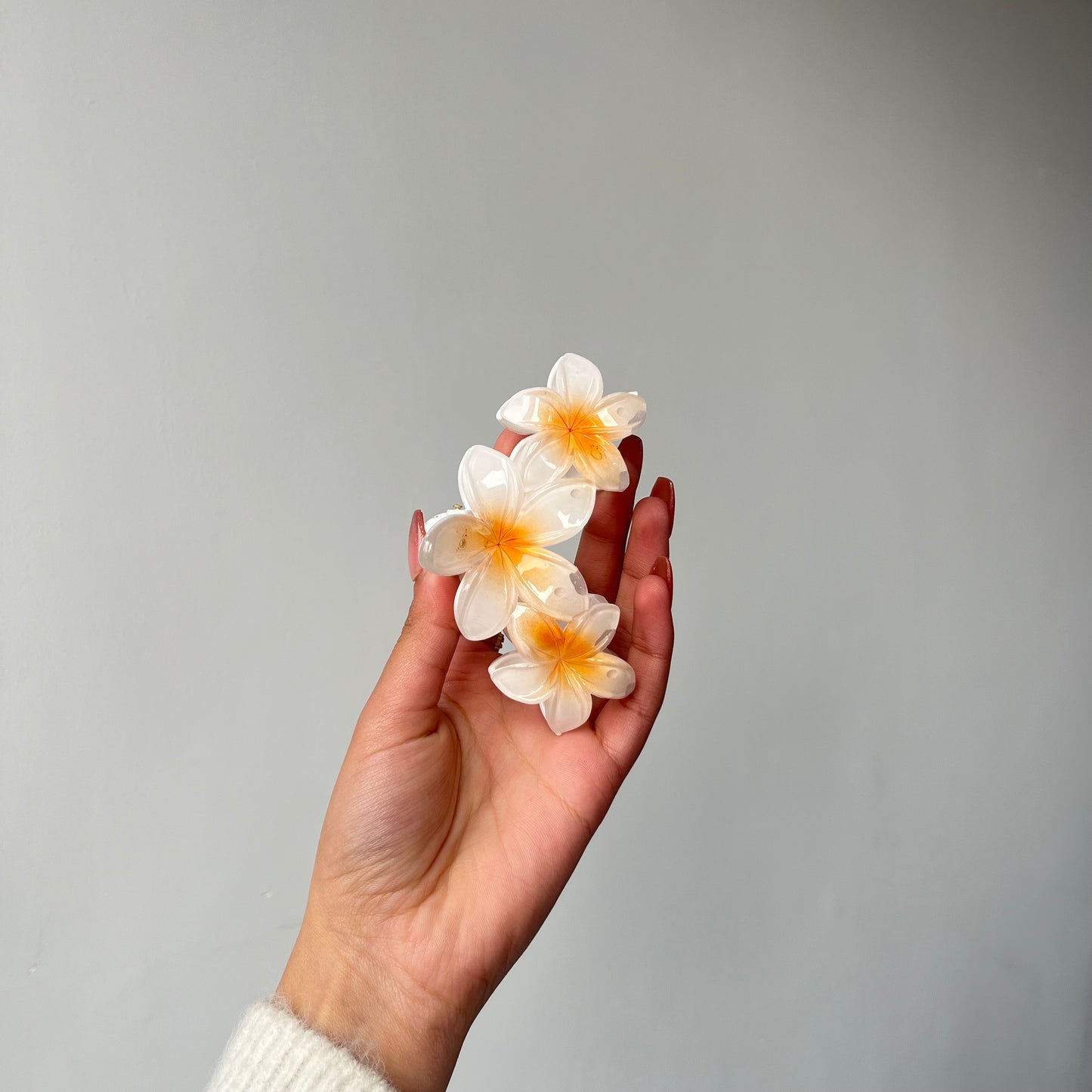 Triple Flower Gloss Hair Claw - Vibrant and Glossy Floral Design