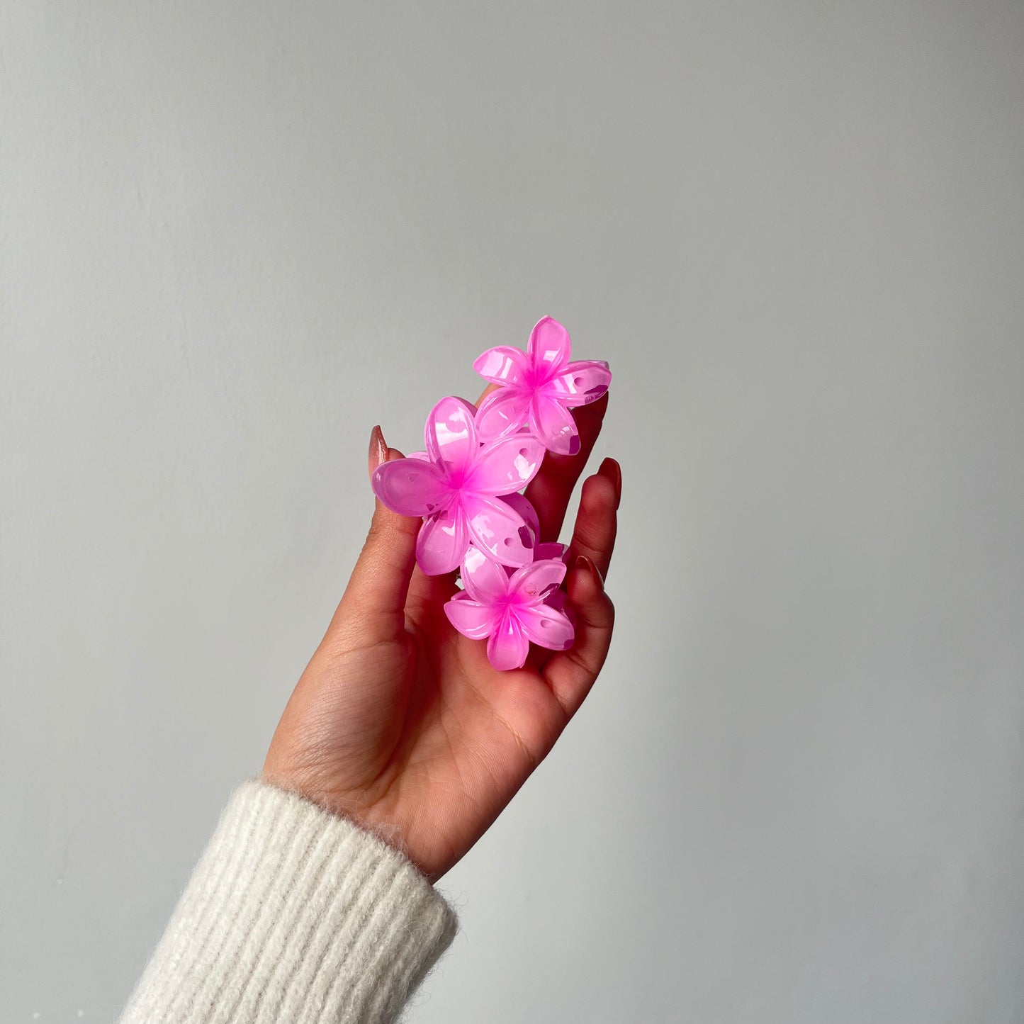 Triple Flower Gloss Hair Claw - Vibrant and Glossy Floral Design