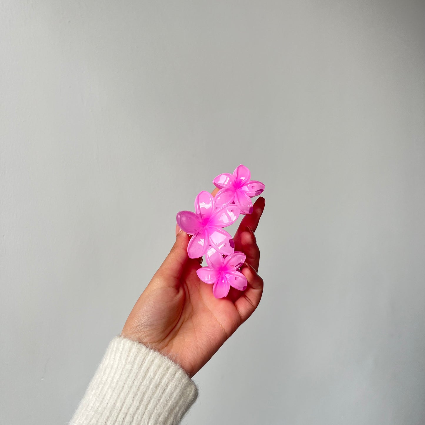 Triple Flower Gloss Hair Claw - Vibrant and Glossy Floral Design