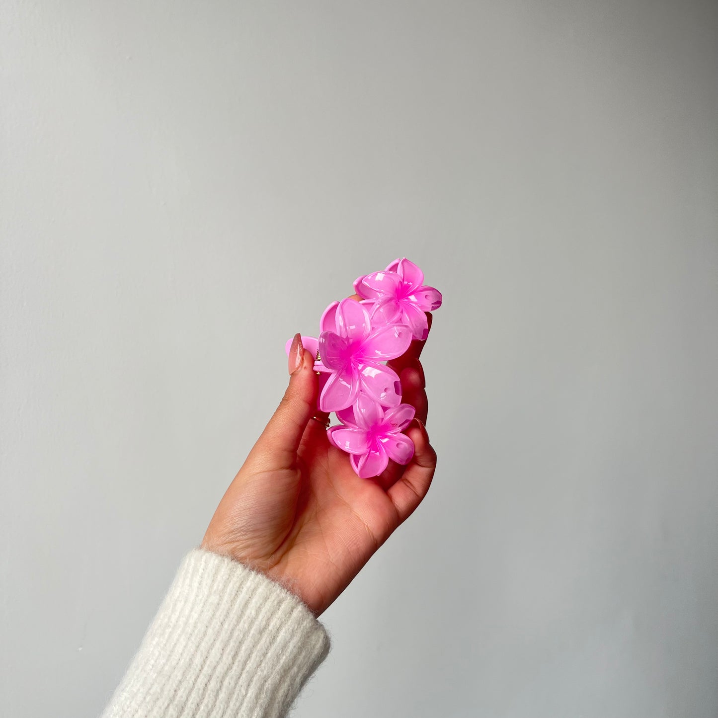 Triple Flower Gloss Hair Claw - Vibrant and Glossy Floral Design
