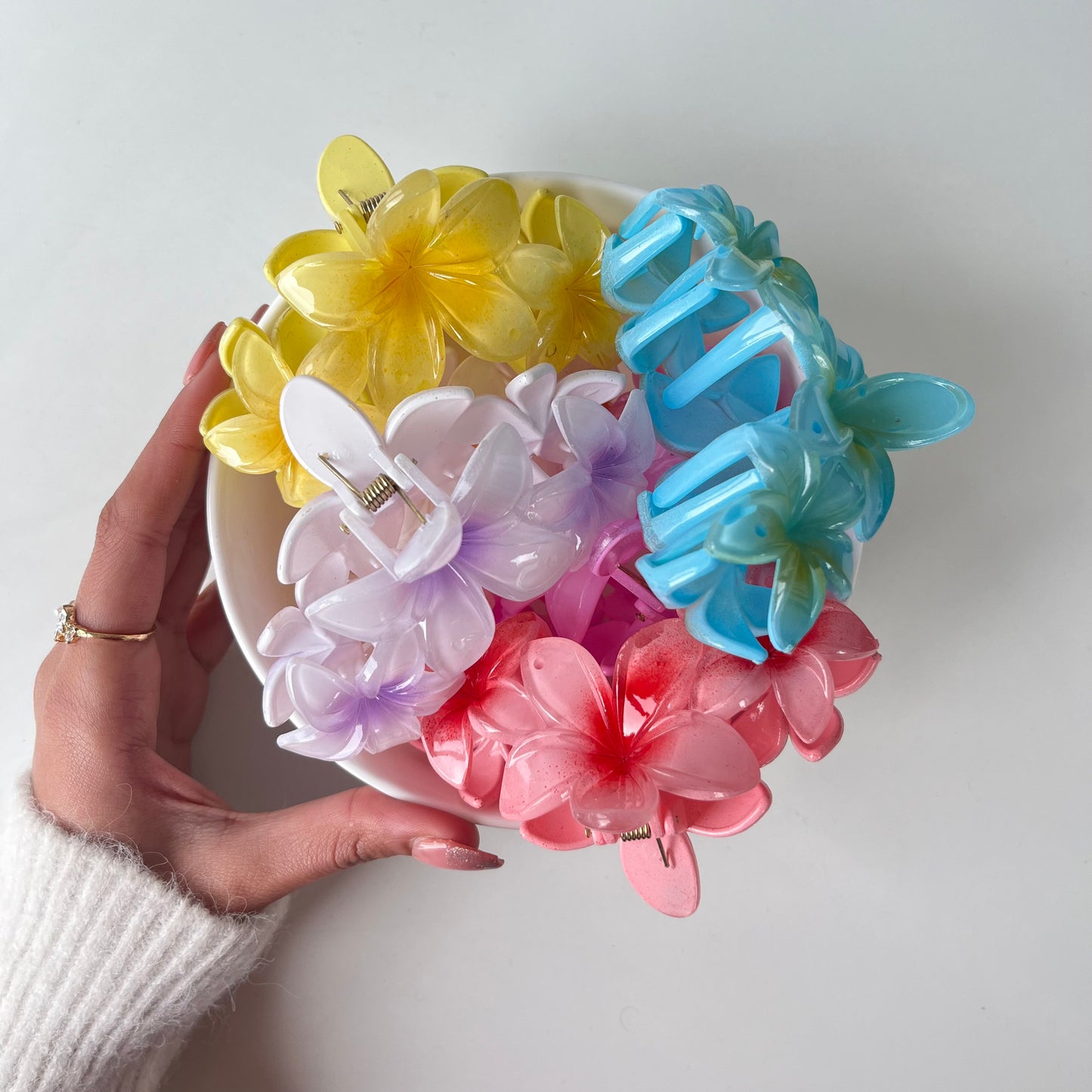 Triple Flower Gloss Hair Claw - Vibrant and Glossy Floral Design