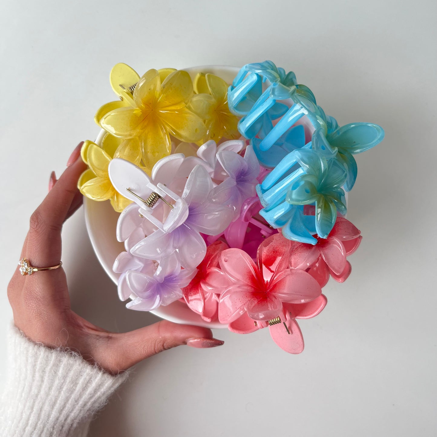 Triple Flower Gloss Hair Claw - Vibrant and Glossy Floral Design