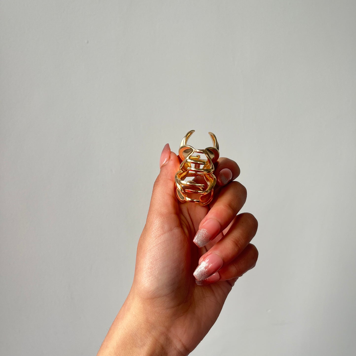 Metal Flower Hair Claw - Luxe Gold Finish, Elegant 5-Petal Design
