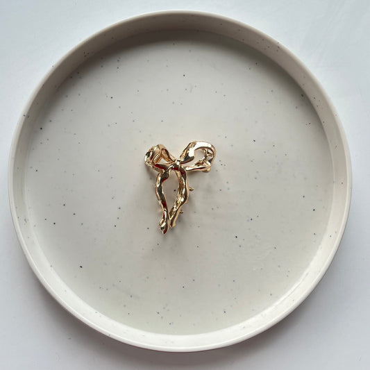 Metal Bow Hair Claw - Elegant and Chic Design