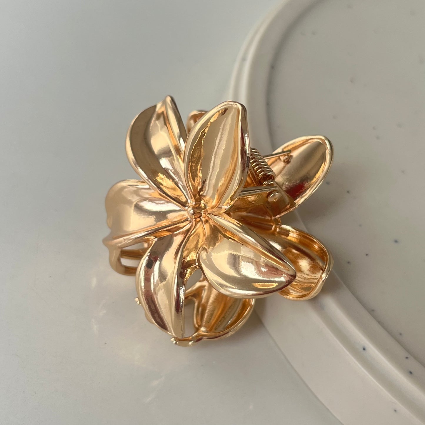 Metal Flower Hair Claw - Luxe Gold Finish, Elegant 5-Petal Design