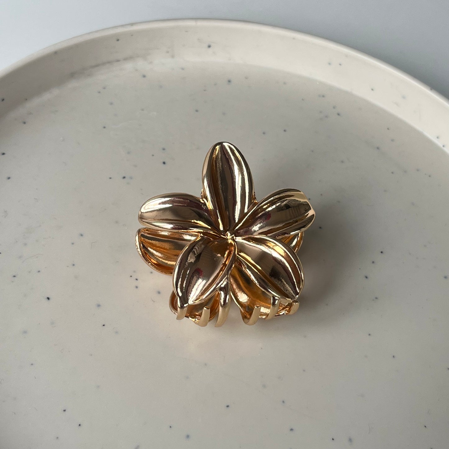 Metal Flower Hair Claw - Luxe Gold Finish, Elegant 5-Petal Design